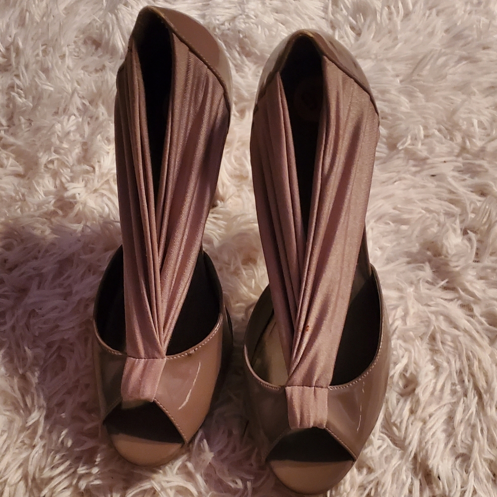 Madden Girl tan 5" peep toe heels